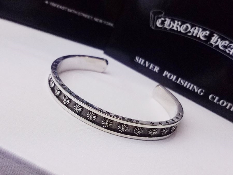 Ch*0me He**ts bracelets